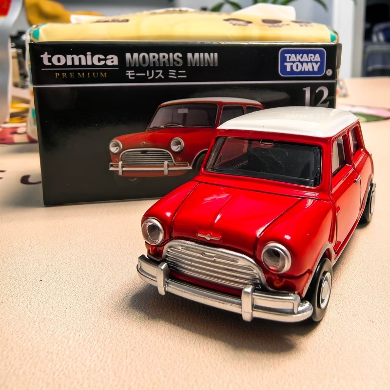 TOMY Premium Black Box 1:12 Sc - огляд і ціна Model Kit Bmw